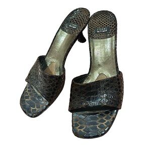 Stuart Weitzman Heels - Size 8 - Leather Soles